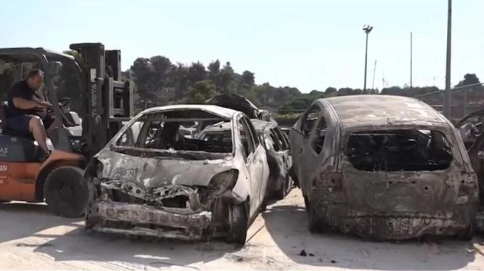 Σε νεκροταφείο αυτοκίνητων έχει μετατραπεί το παλιό γήπεδο της Θύελλας στη Διασταύρωση Ραφήνας